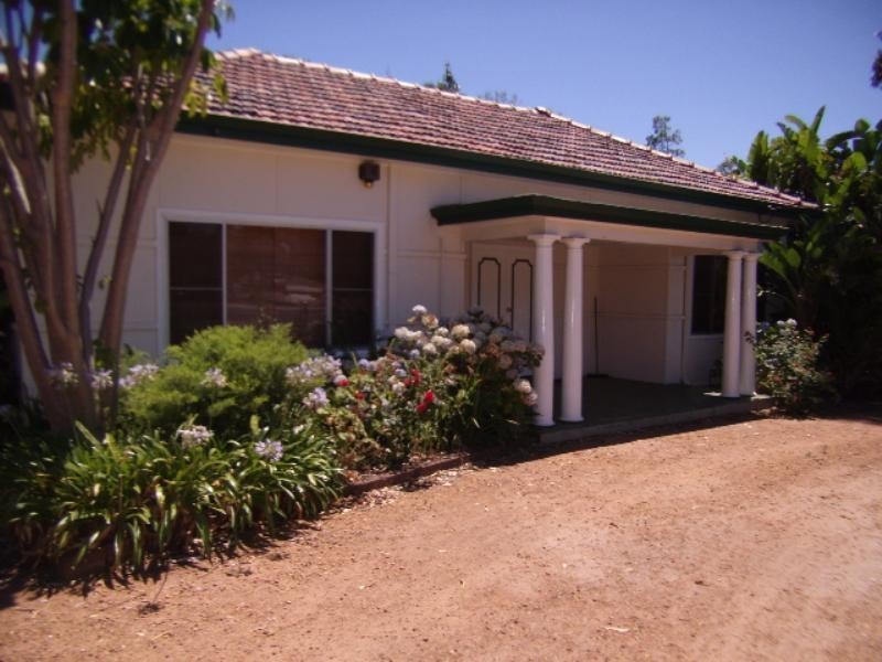 14 Recreation Road, Kalamunda WA 6076