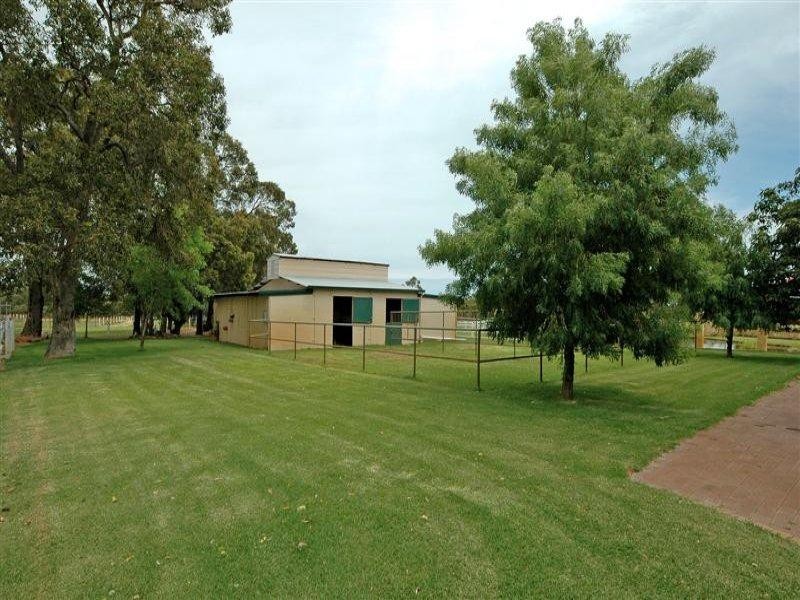 15 Staniland Street, Orange Grove WA 6109