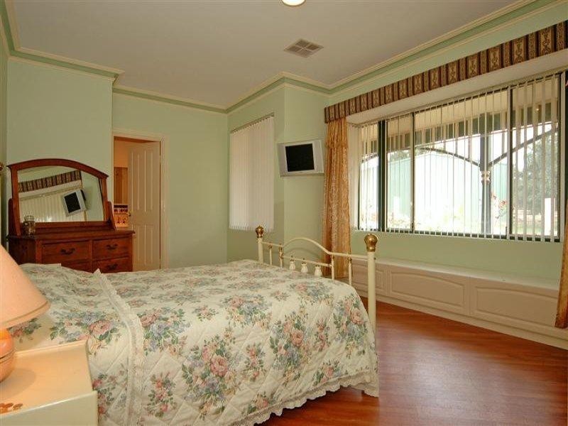 15 Staniland Street, Orange Grove WA 6109