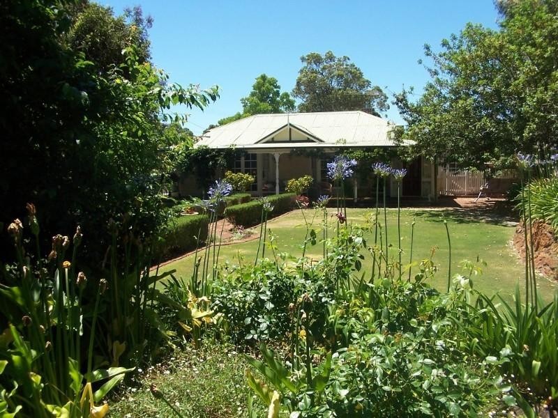 6 Parke Road, Gooseberry Hill WA 6076