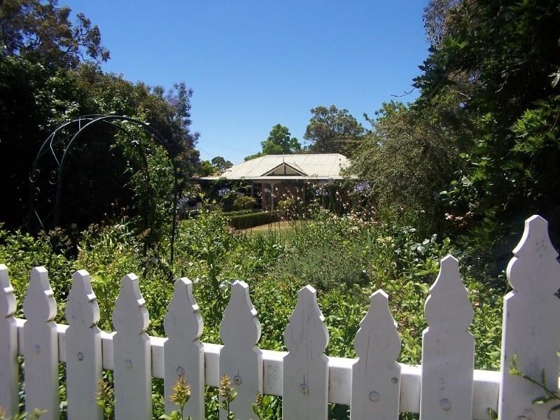 6 Parke Road, Gooseberry Hill WA 6076