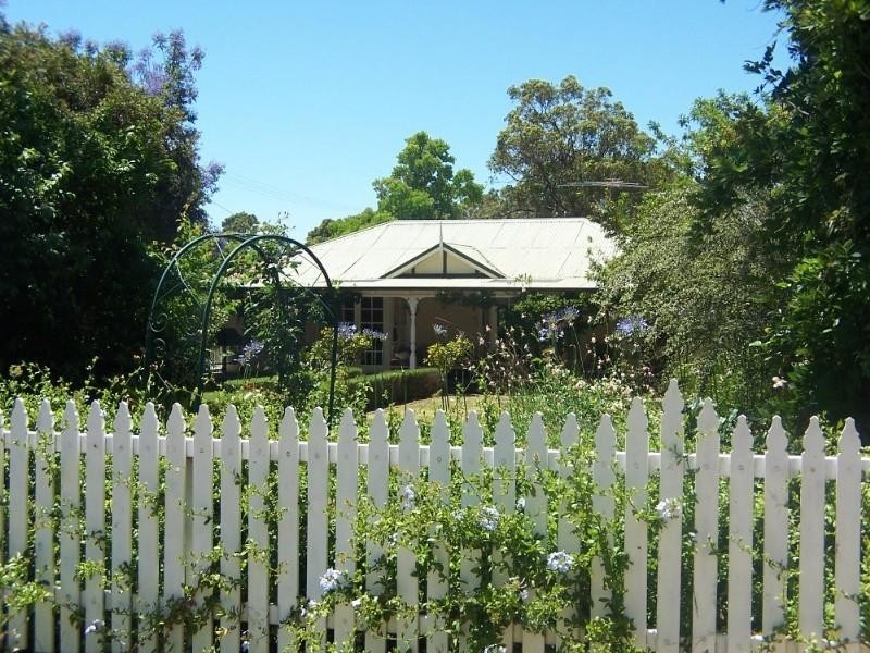 6 Parke Road, Gooseberry Hill WA 6076