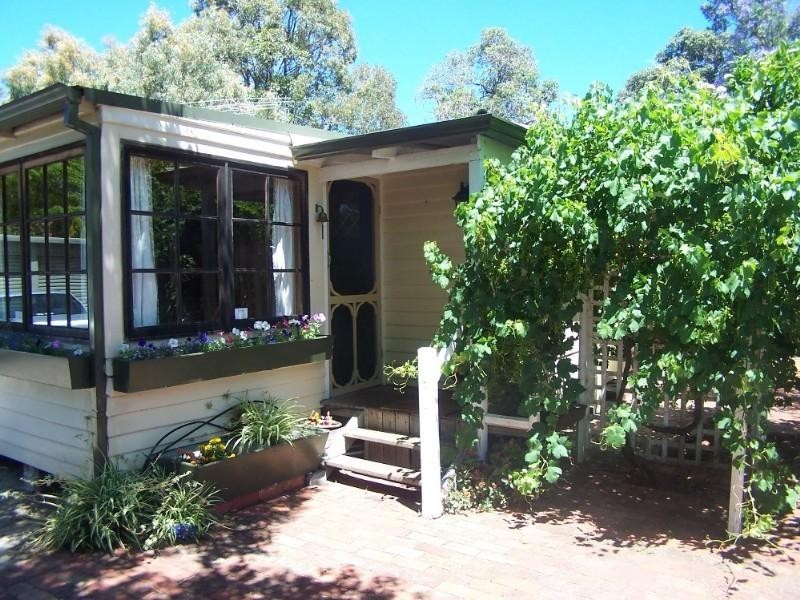 6 Parke Road, Gooseberry Hill WA 6076