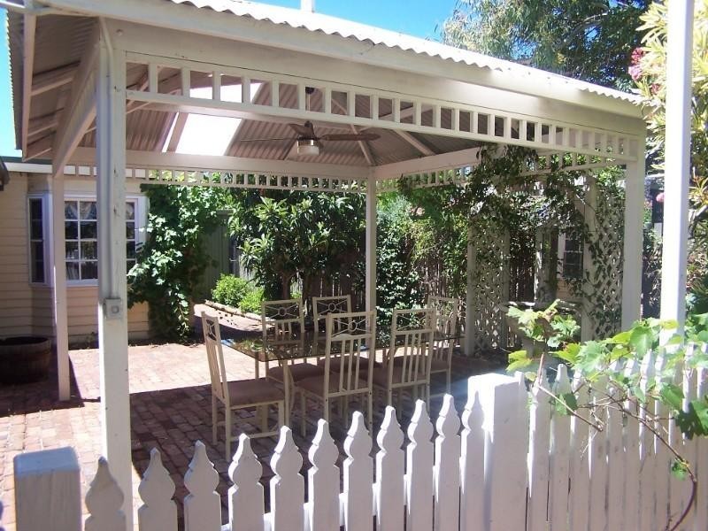 6 Parke Road, Gooseberry Hill WA 6076