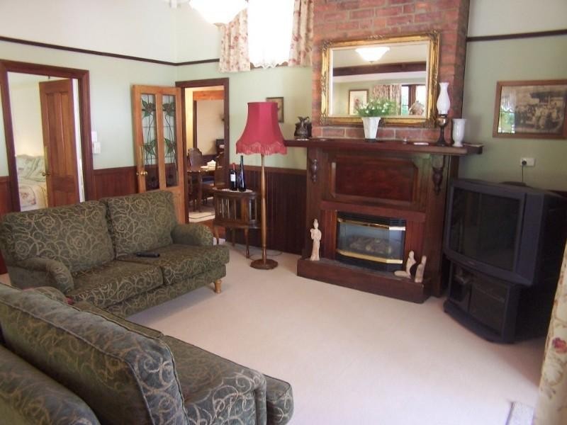 6 Parke Road, Gooseberry Hill WA 6076