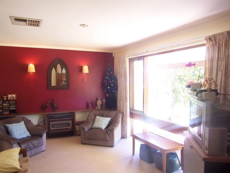 8 Valley Road, Kalamunda WA 6076