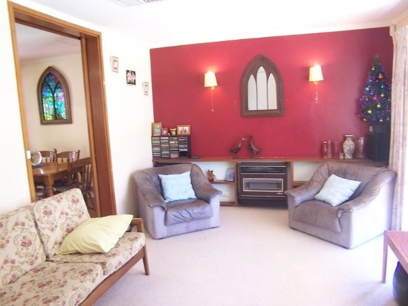 8 Valley Road, Kalamunda WA 6076