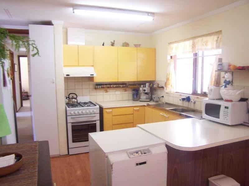 8 Valley Road, Kalamunda WA 6076