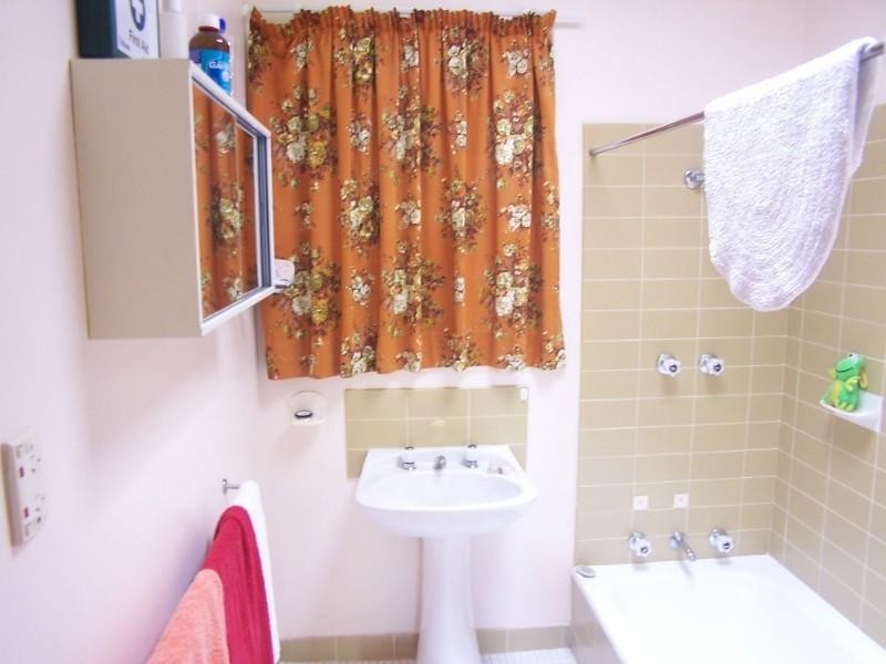 8 Valley Road, Kalamunda WA 6076