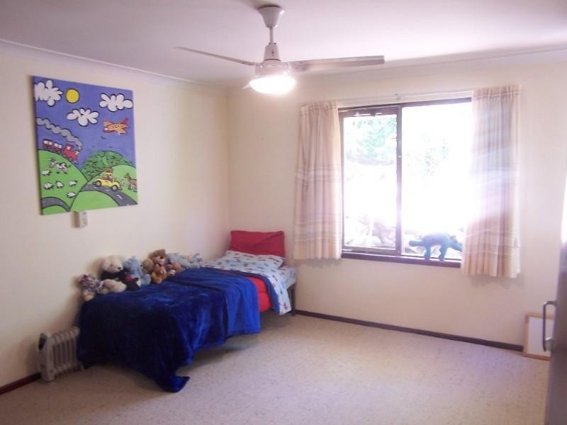 8 Valley Road, Kalamunda WA 6076