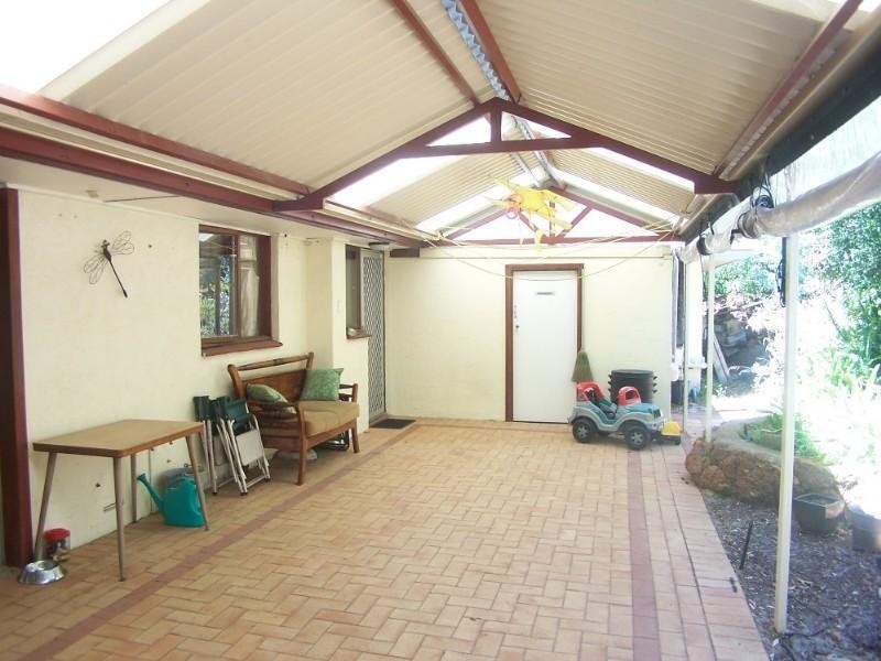 8 Valley Road, Kalamunda WA 6076