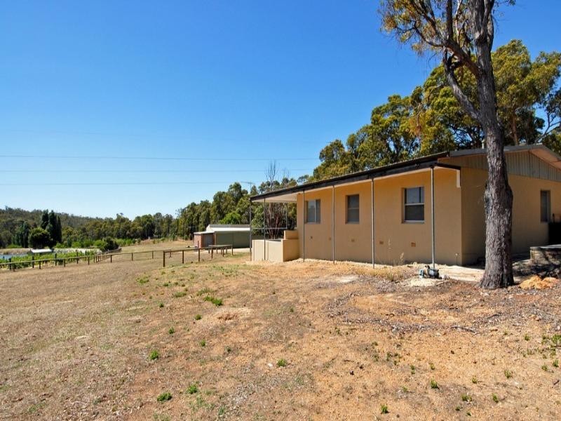 915 Mundaring Weir Road, Paulls Valley WA 6076