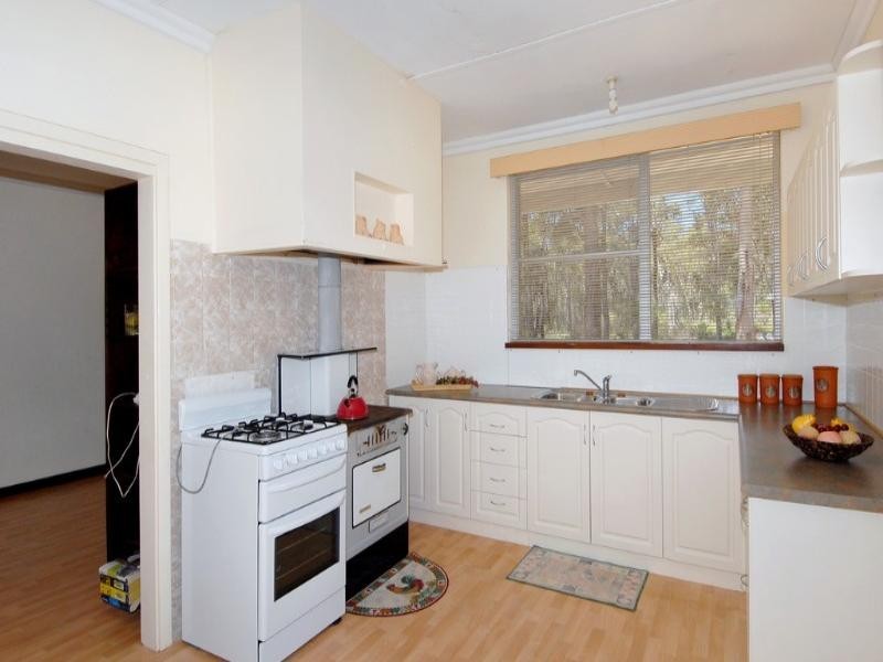 915 Mundaring Weir Road, Paulls Valley WA 6076