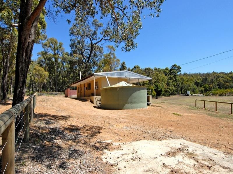 915 Mundaring Weir Road, Paulls Valley WA 6076