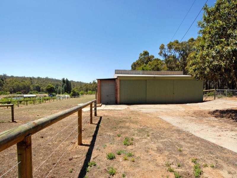 915 Mundaring Weir Road, Paulls Valley WA 6076