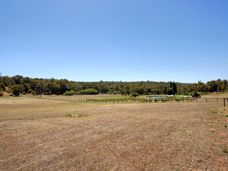 915 Mundaring Weir Road, Paulls Valley WA 6076