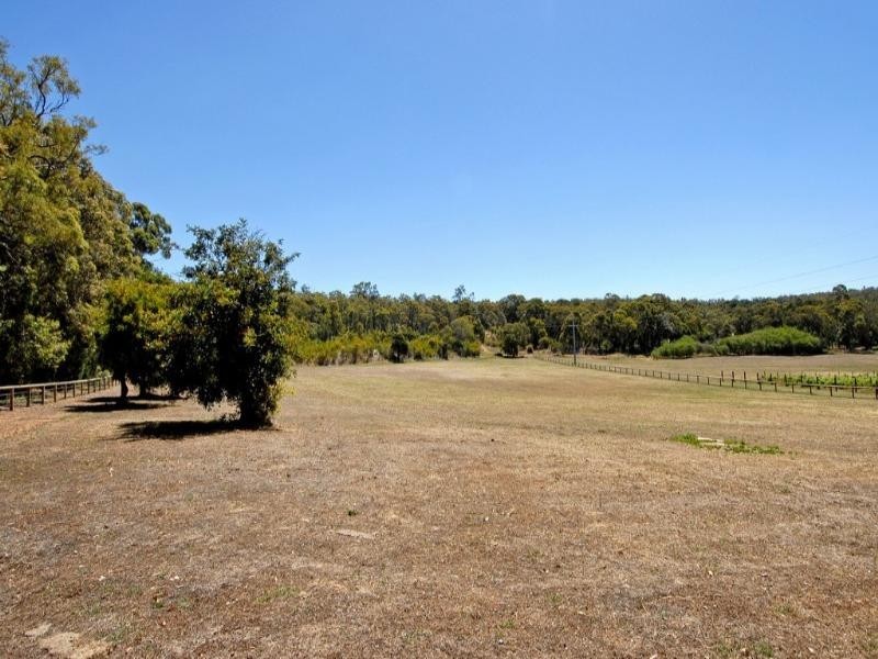 915 Mundaring Weir Road, Paulls Valley WA 6076