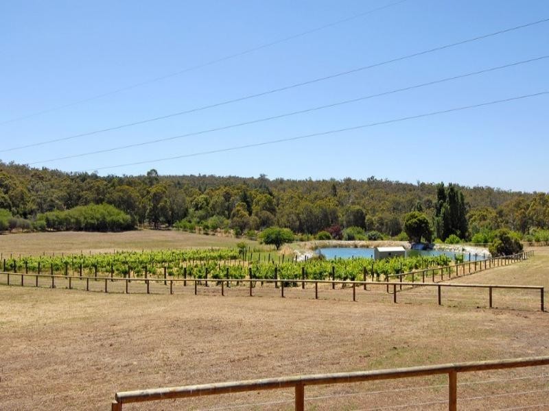 915 Mundaring Weir Road, Paulls Valley WA 6076