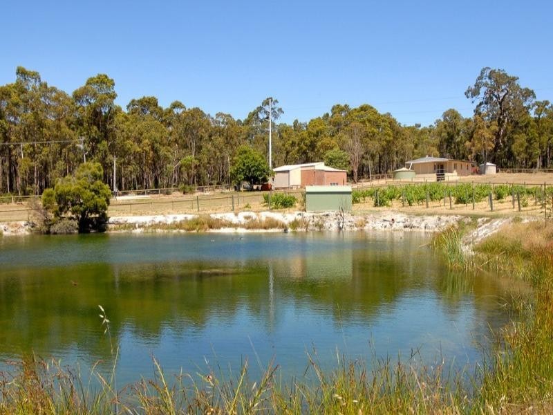 915 Mundaring Weir Road, Paulls Valley WA 6076