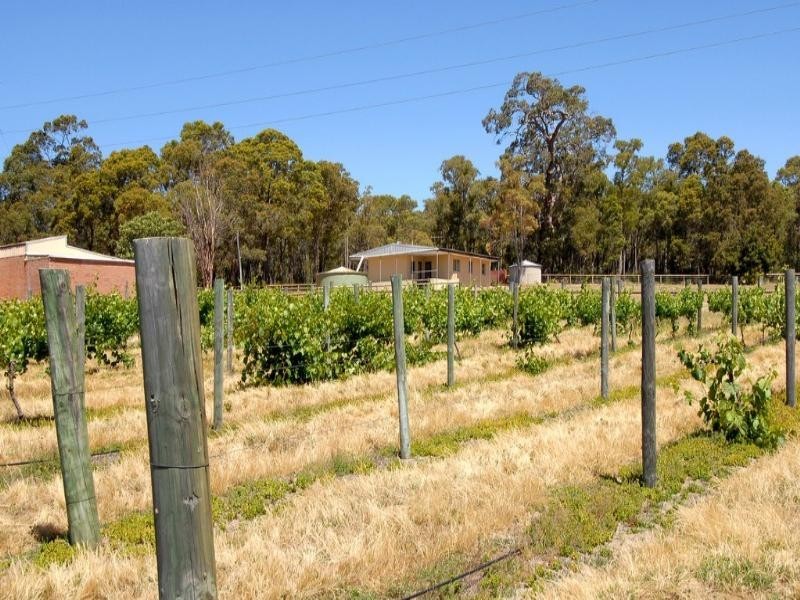 915 Mundaring Weir Road, Paulls Valley WA 6076