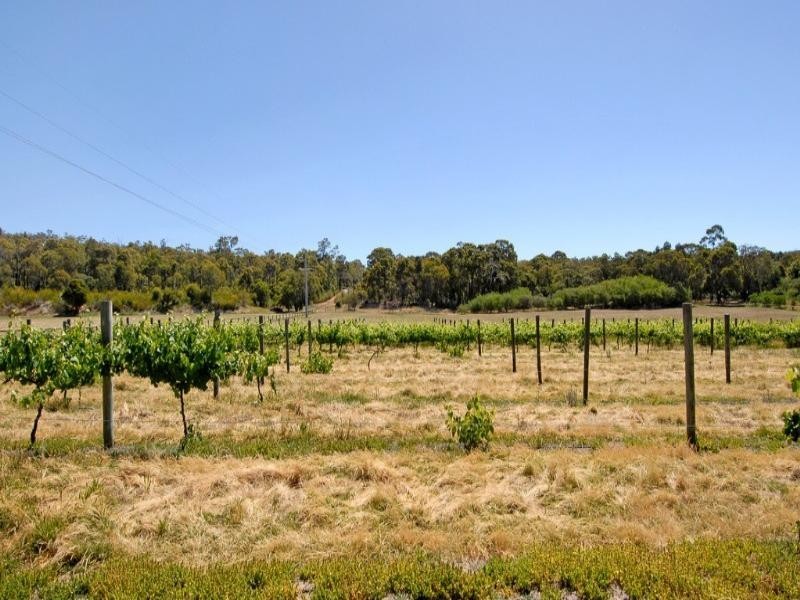 915 Mundaring Weir Road, Paulls Valley WA 6076