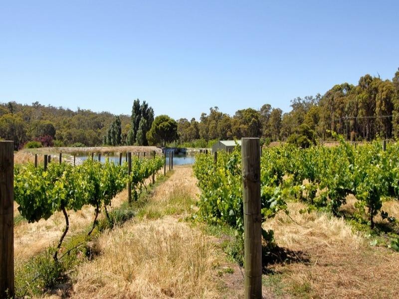 915 Mundaring Weir Road, Paulls Valley WA 6076