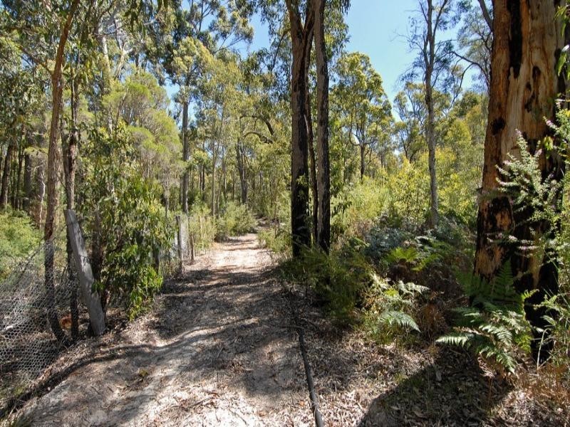 915 Mundaring Weir Road, Paulls Valley WA 6076