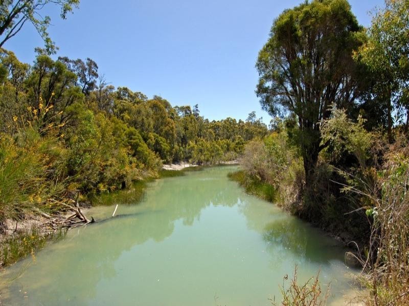 915 Mundaring Weir Road, Paulls Valley WA 6076