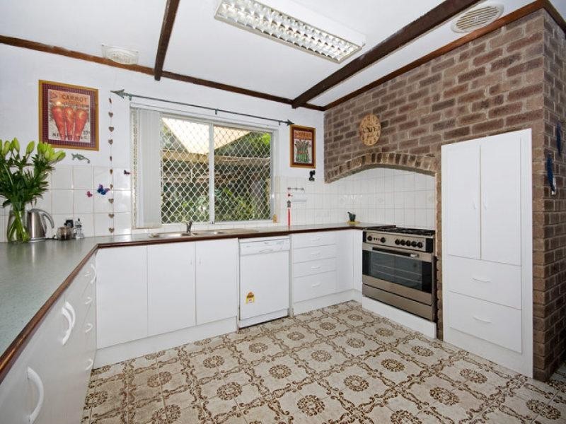 31 Marri Crescent, Lesmurdie WA 6076