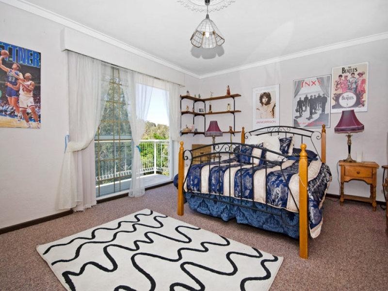 31 Marri Crescent, Lesmurdie WA 6076