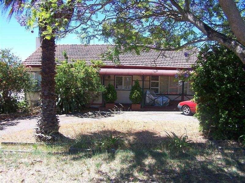 12 Heath Road, Kalamunda WA 6076