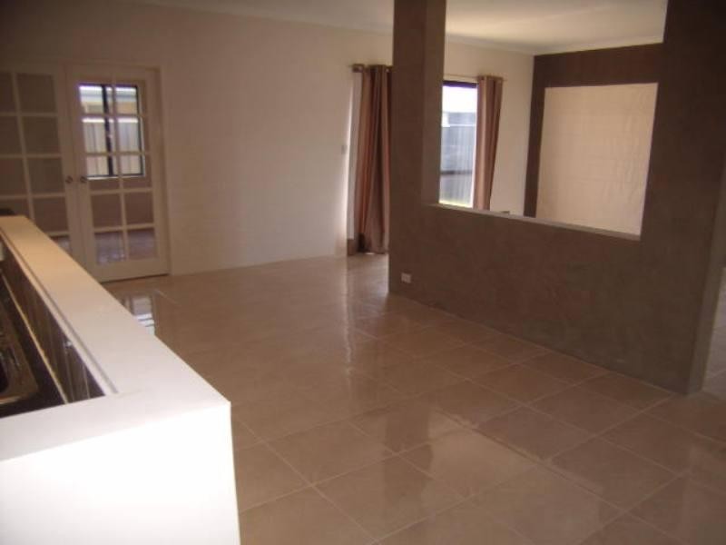 6 Witney Court, High Wycombe WA 6057