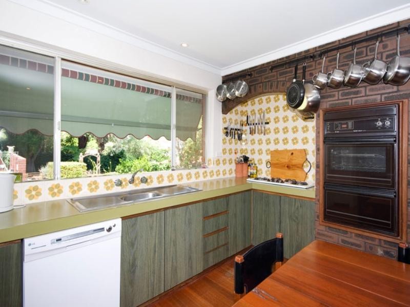 6 Holly Way West, Kalamunda WA 6076