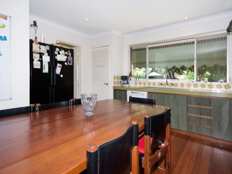 6 Holly Way West, Kalamunda WA 6076