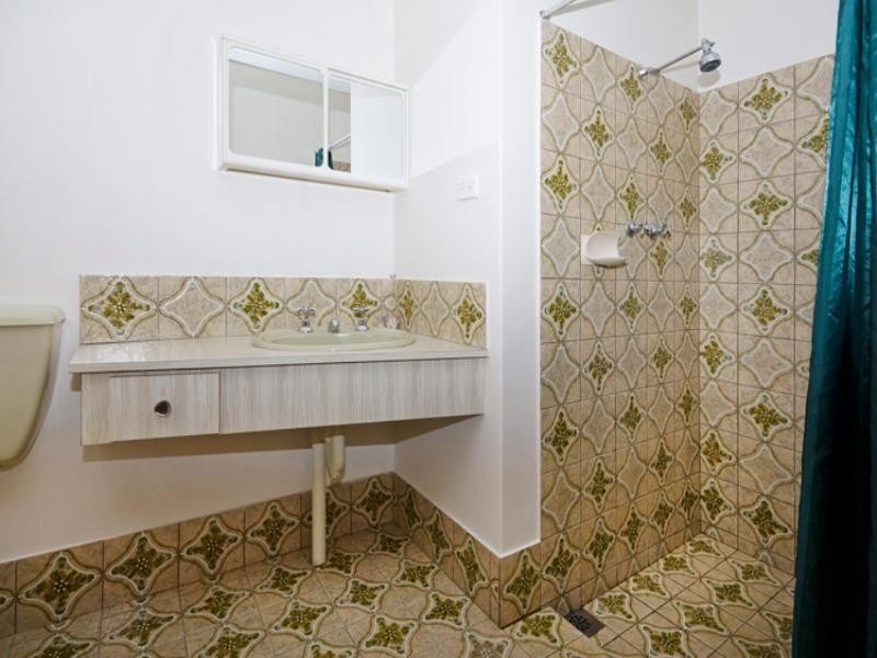 6 Holly Way West, Kalamunda WA 6076