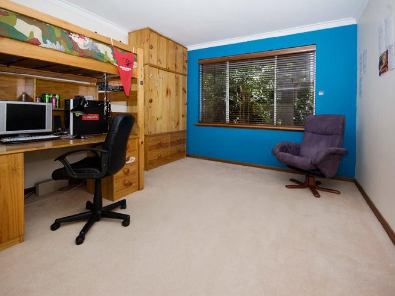 6 Holly Way West, Kalamunda WA 6076