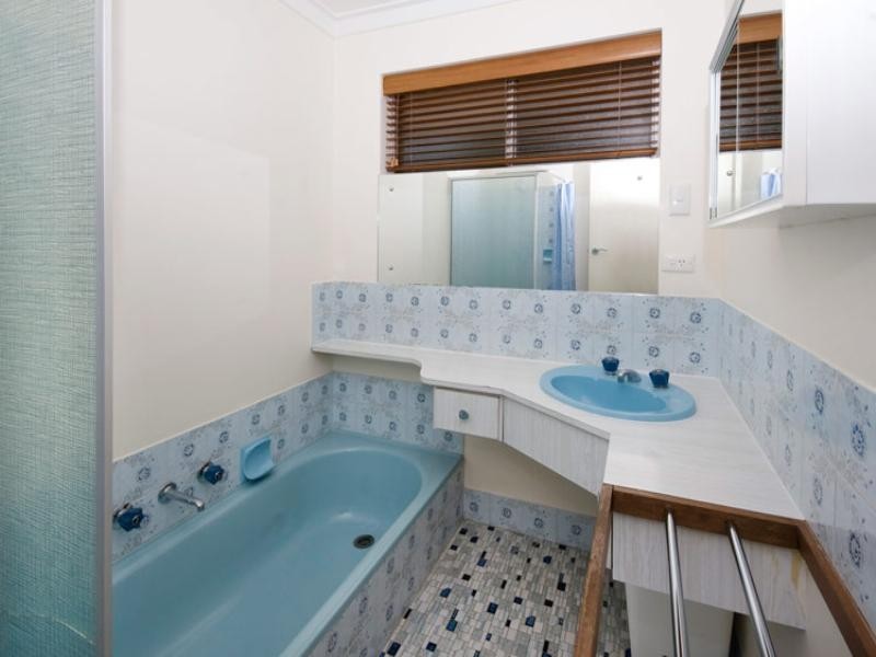 6 Holly Way West, Kalamunda WA 6076