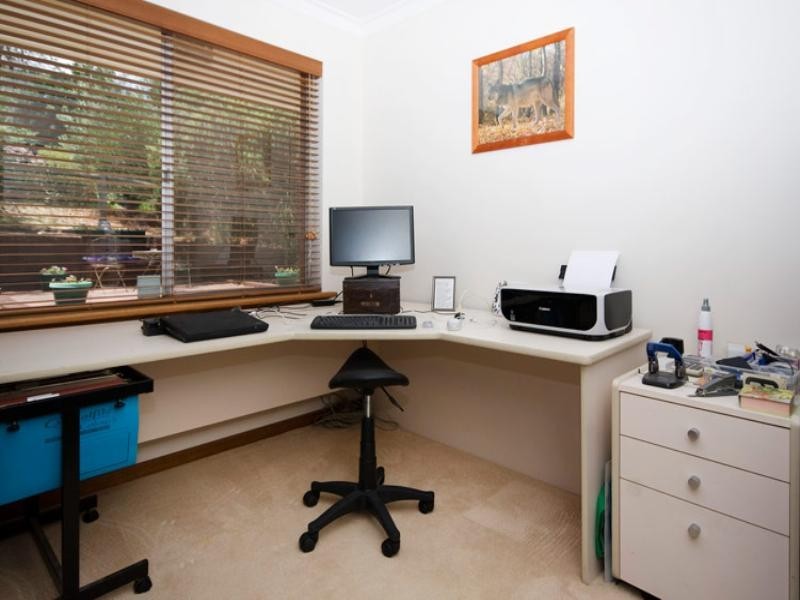 6 Holly Way West, Kalamunda WA 6076