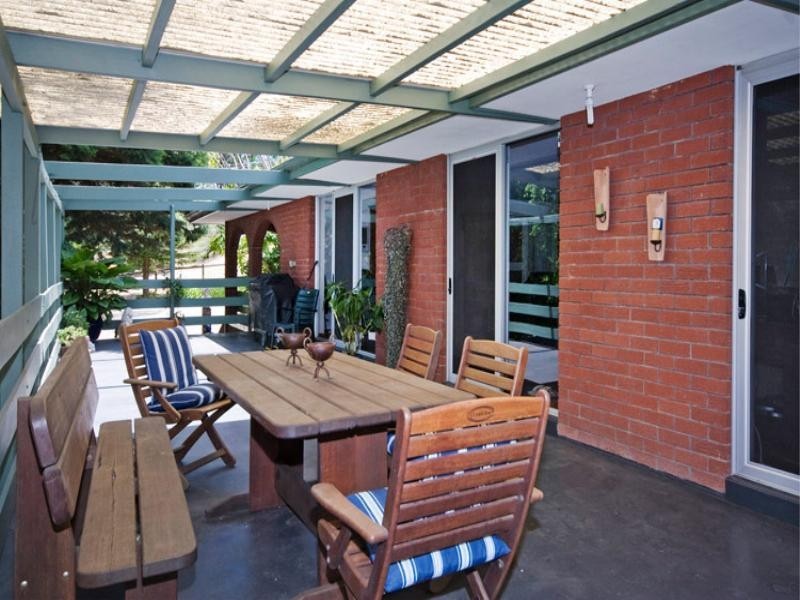 6 Holly Way West, Kalamunda WA 6076