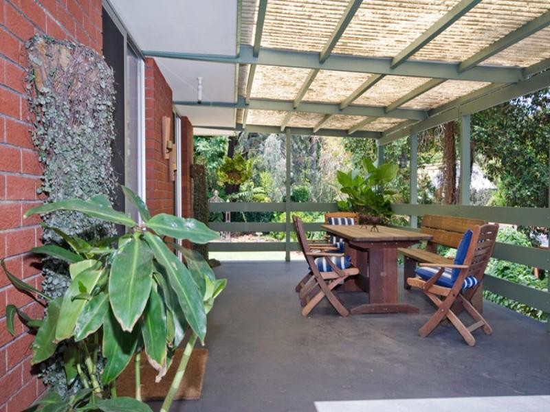 6 Holly Way West, Kalamunda WA 6076