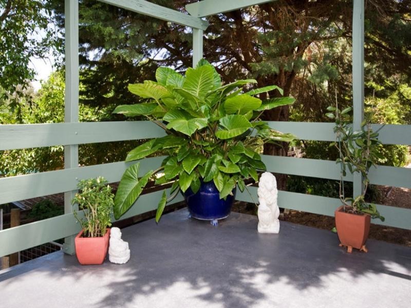 6 Holly Way West, Kalamunda WA 6076