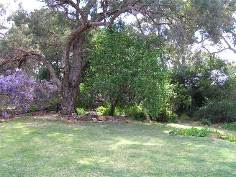 65 Chislehurst Road, Lesmurdie WA 6076