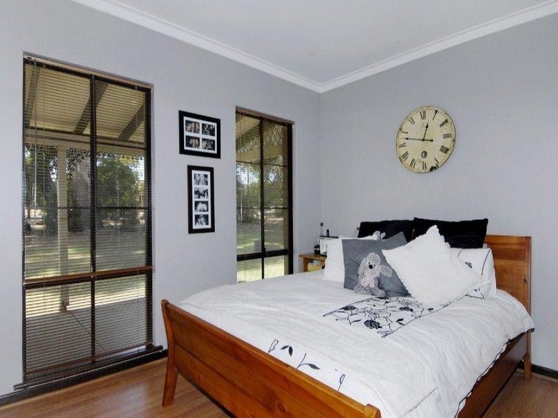 80 Crystal Brook Road, Wattle Grove WA 6107