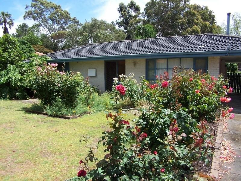 10 Wyee Place, Gooseberry Hill WA 6076