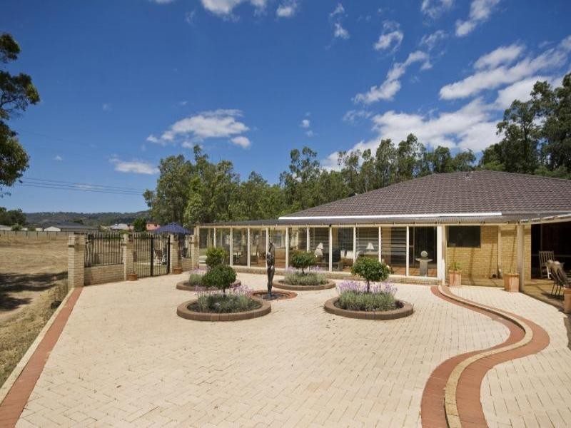 39 Oxford Court, Maida Vale WA 6057