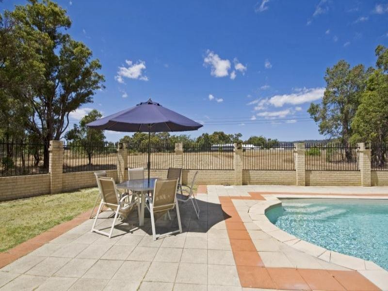 39 Oxford Court, Maida Vale WA 6057