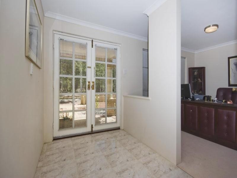 39 Oxford Court, Maida Vale WA 6057