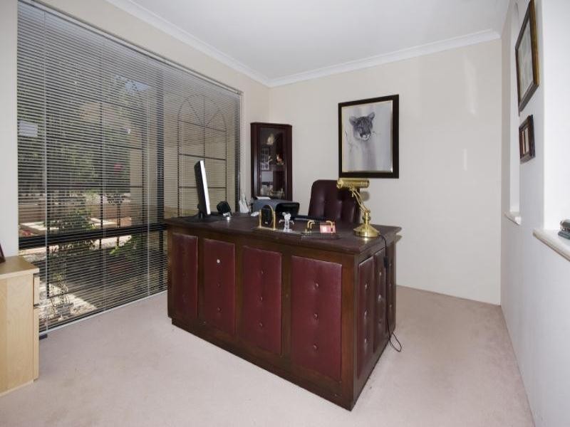 39 Oxford Court, Maida Vale WA 6057