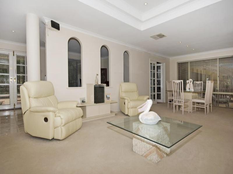 39 Oxford Court, Maida Vale WA 6057