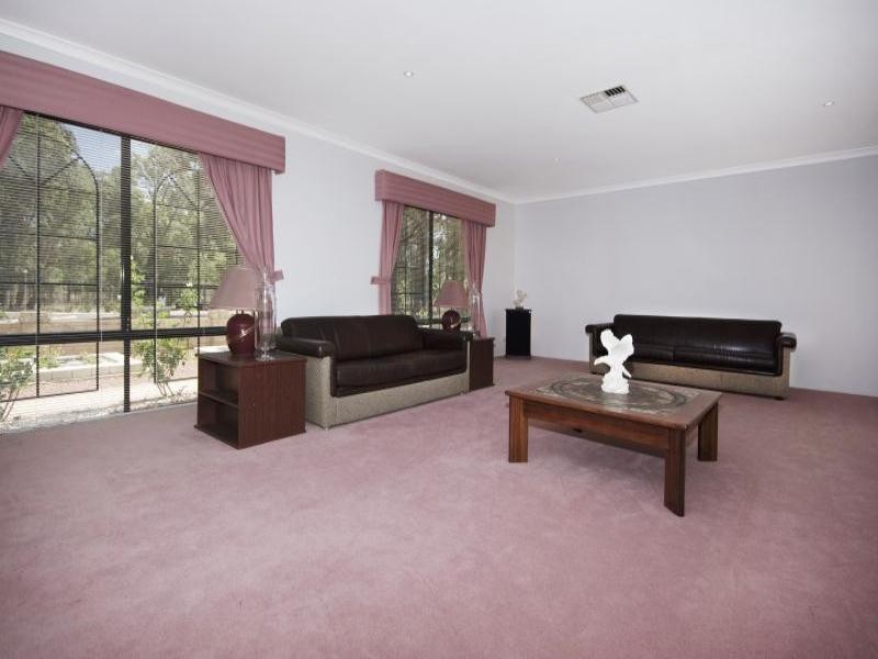 39 Oxford Court, Maida Vale WA 6057